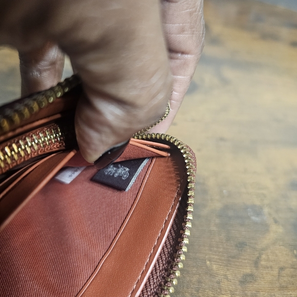 Coach Signature Wallet in Tan/Rust - Picture 10 of 12